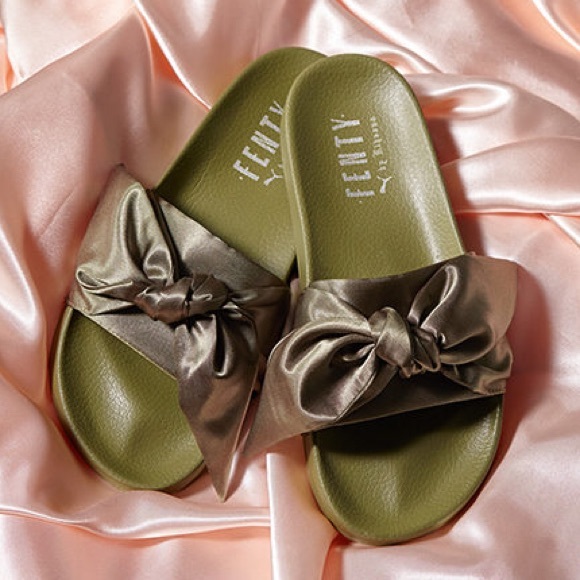 SOLD!!  Fenty Bow Slide!! 😱😱 Beautiful slides❤️ - Picture 2 of 6